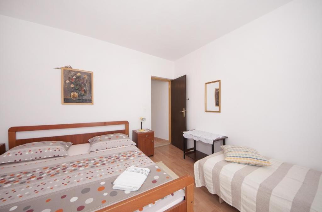Apartments Mira Splitska Exterior photo