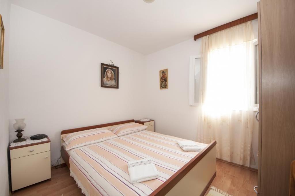 Apartments Mira Splitska Exterior photo